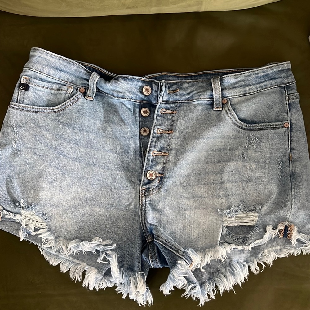 Size 32 KanCan denim shorts